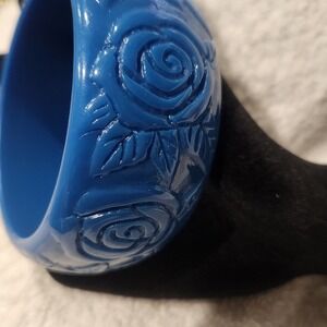 Vintage Blue Carved Rose acrylic Bangle Bracelet Chunky Floral Statement 7.4In